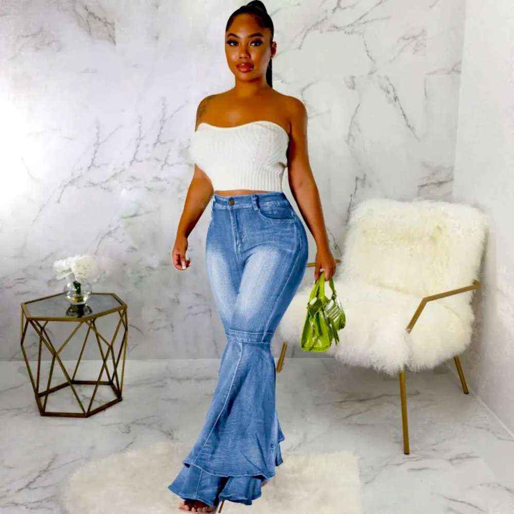 Vintage-Inspired Defined Waist Flared Jeans for Plus Size Women